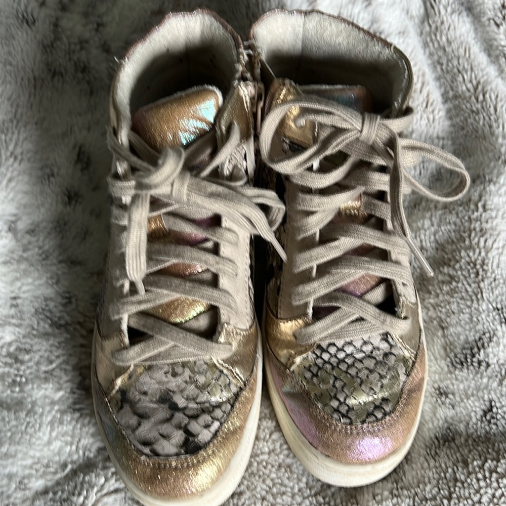 EUC Steve Madden mid sneakers